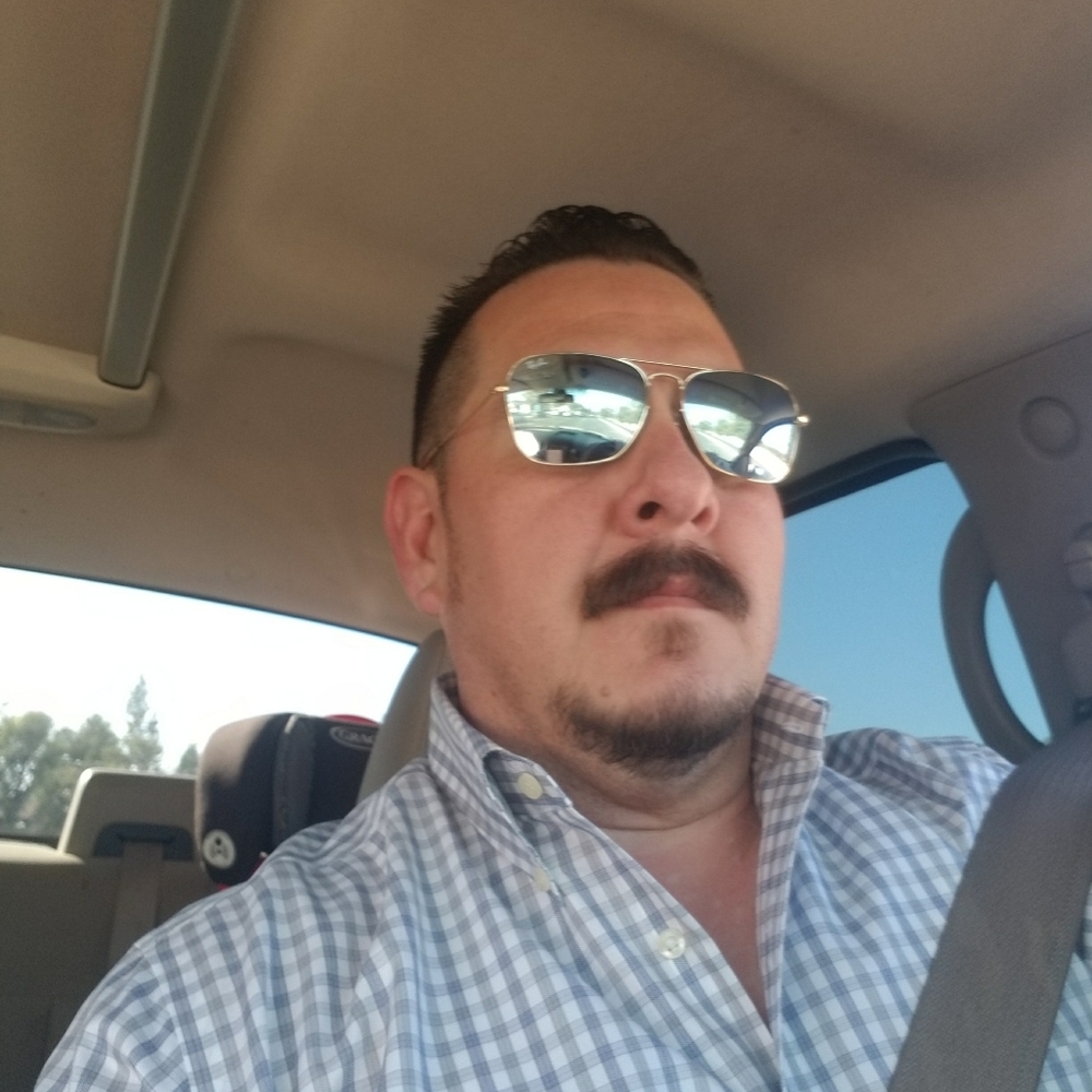 Meet your Posher, Efrain